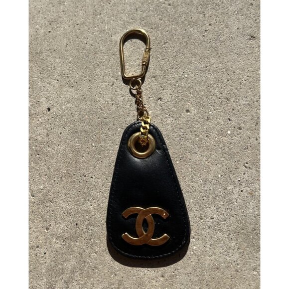 Vintage CHANEL CC Black Gold Coin Key Chain Ring Keychain Charm RARE - Picture 3 of 10